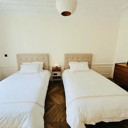 3 Bedrooms In Marais Appartamento